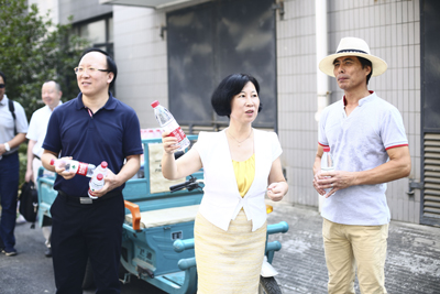 集团王露宁副总裁 物产云商董事长徐斌毅一行到我公司送清凉